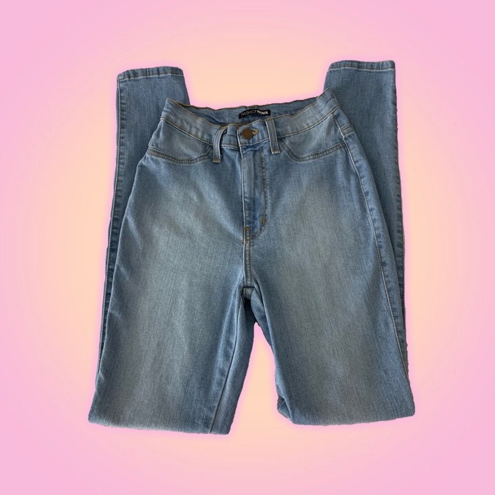 SOLD | ⭐️ Fashion Nova High Waist Light Wash Jeans ⭐️